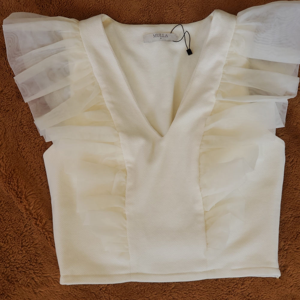 Mulla Cream Ruffled Crop Top NWOT Sm. - Picture 11 of 11